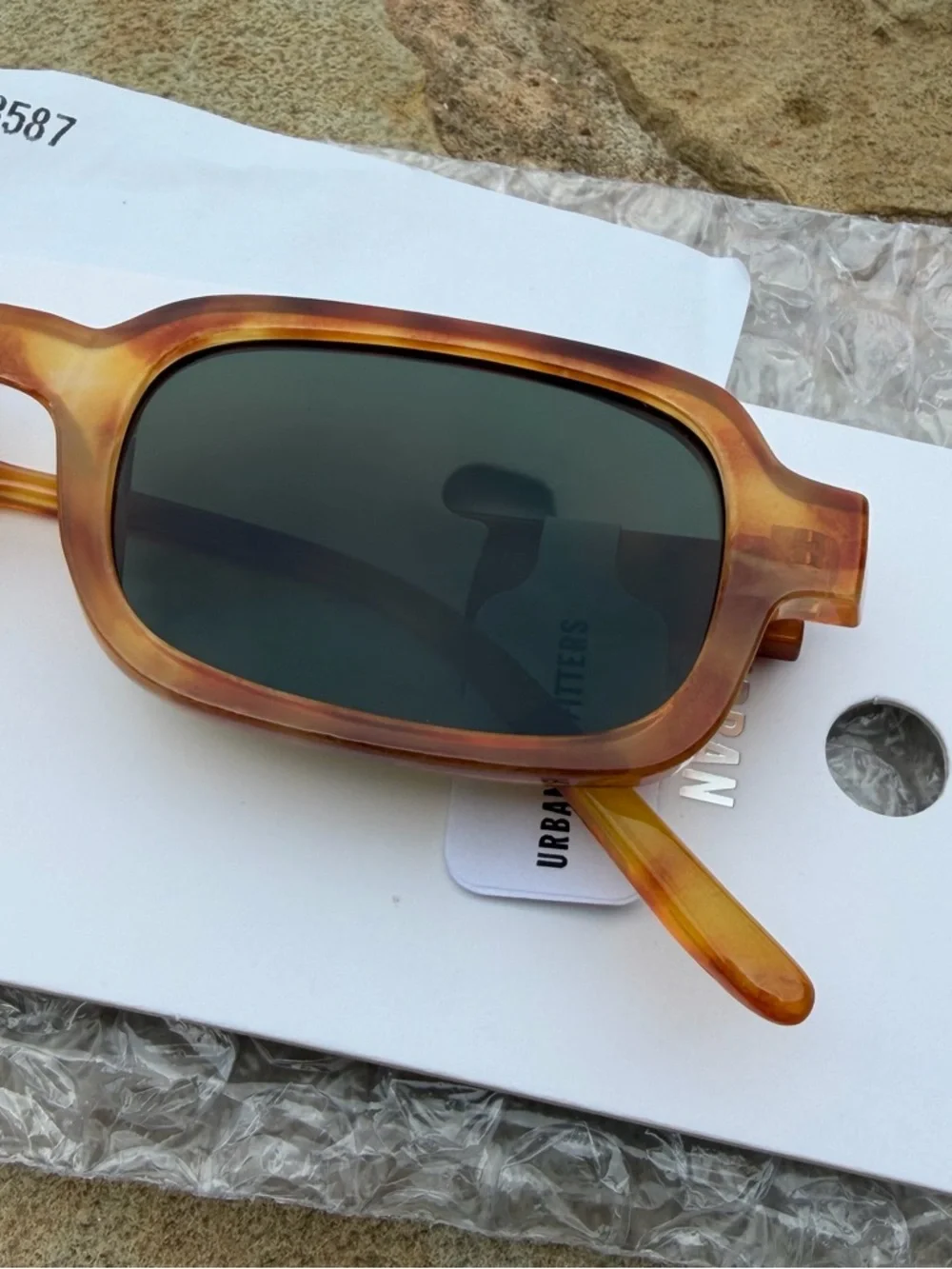 Urban Outfitters NWT Betsy Rectangle Sunglasses - Picture 3 of 4